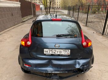 Nissan Juke 1.6 Вариатор 2012 года